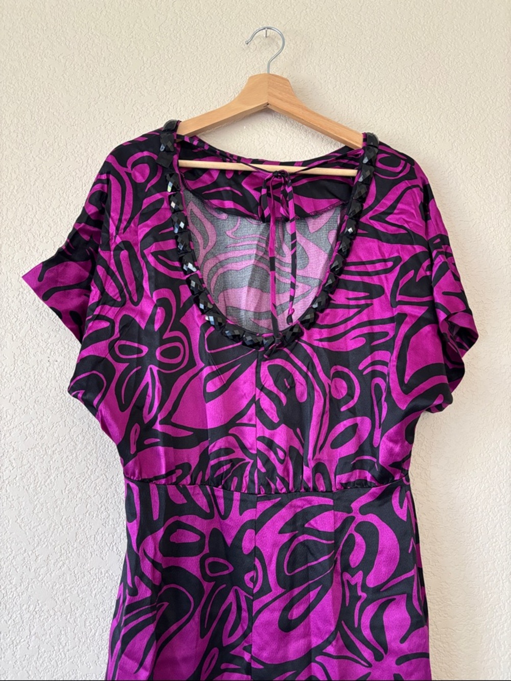 Trina Turk Magenta And Black Abstract Floral Silk Sheath Dress - Picture 5 of 5